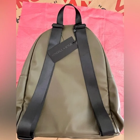 Backpack - Picture 3 of 6